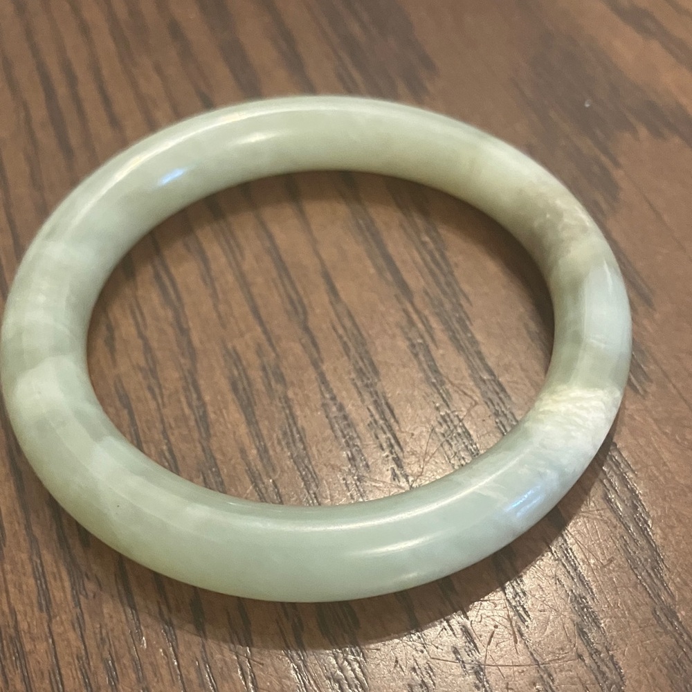 Elegant Jade Bangle Bracelet
